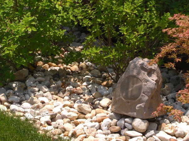 Tư Vấn Thiết Kế Lắp Đặt Hệ Thống Âm Thanh Sân Vườn