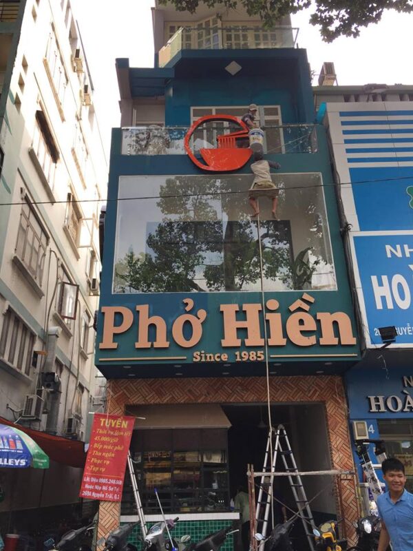 Lắp đặt Loa âm trần nghe nhạc, Loa gắn trần giá rẻ cho Phở Hiền